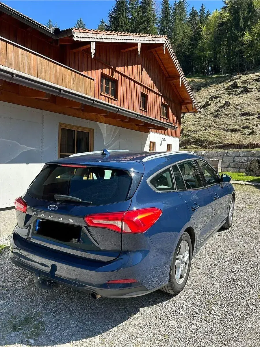 Usado Ford Focus Active 120 CV (88 kW) 2019 Azul Familiar