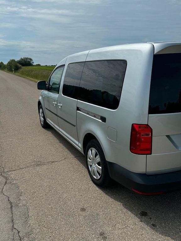 Gebraucht VW Caddy Maxi 110 PS (80 kW) 2016 Silber Van / Kleinbus