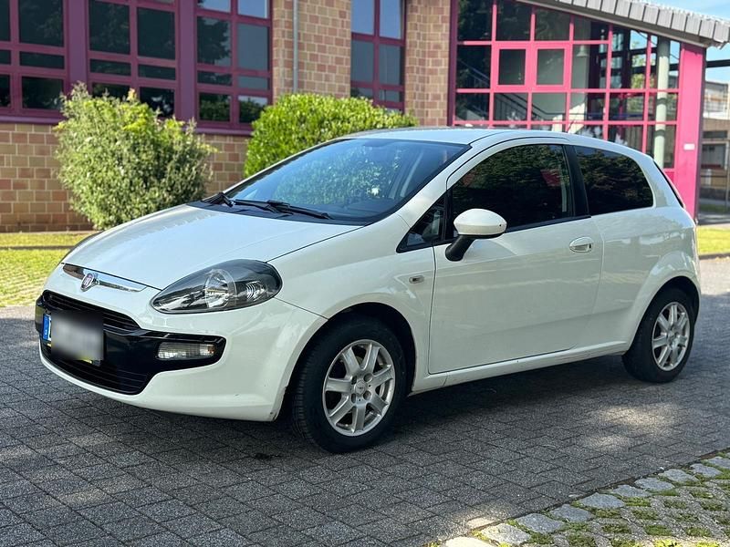 Weiß Gebraucht 2011 Fiat Punto Kleinwagen | 2.500 € (Fairer Preis) - Bild 1/4