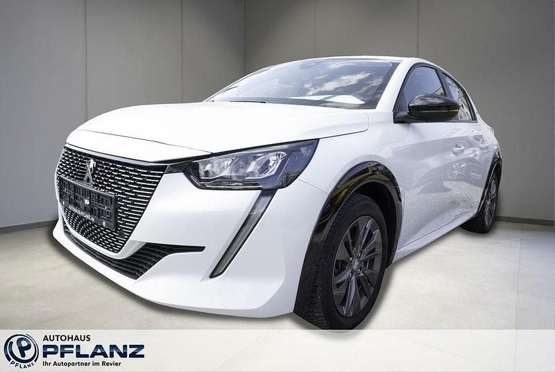 Weiss Gebraucht 2021 Peugeot e-208 Active Kleinwagen | 16.285 € (Fairer Preis) - Bild 1/4
