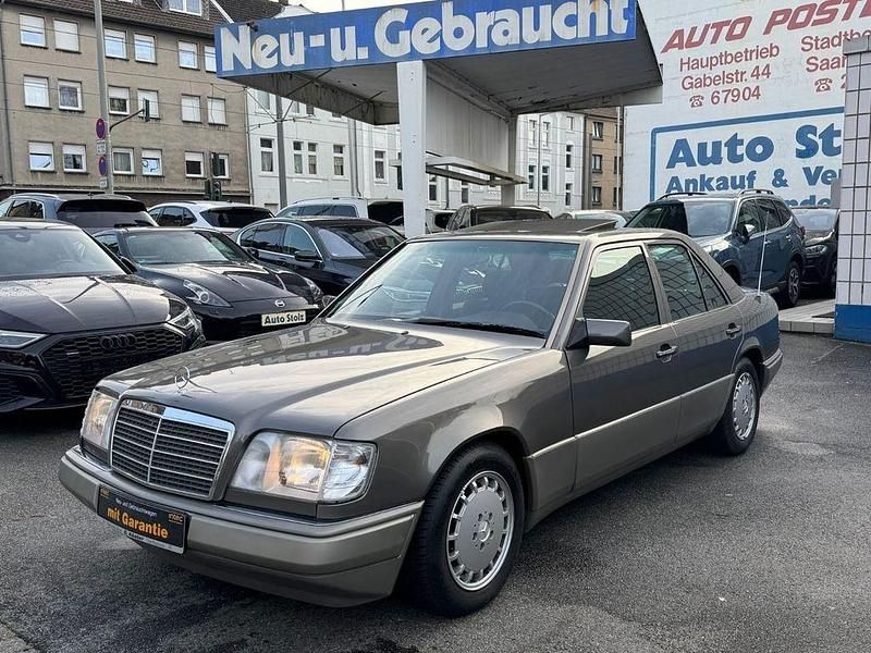 Gebraucht Mercedes E220 150 PS (110 kW) 1994 Braun Limousine