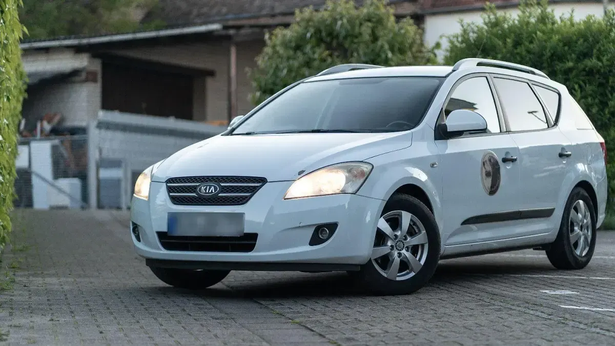 Gebraucht Kia Ceed EX 126 PS (92 kW) 2008 Weiß Kleinwagen