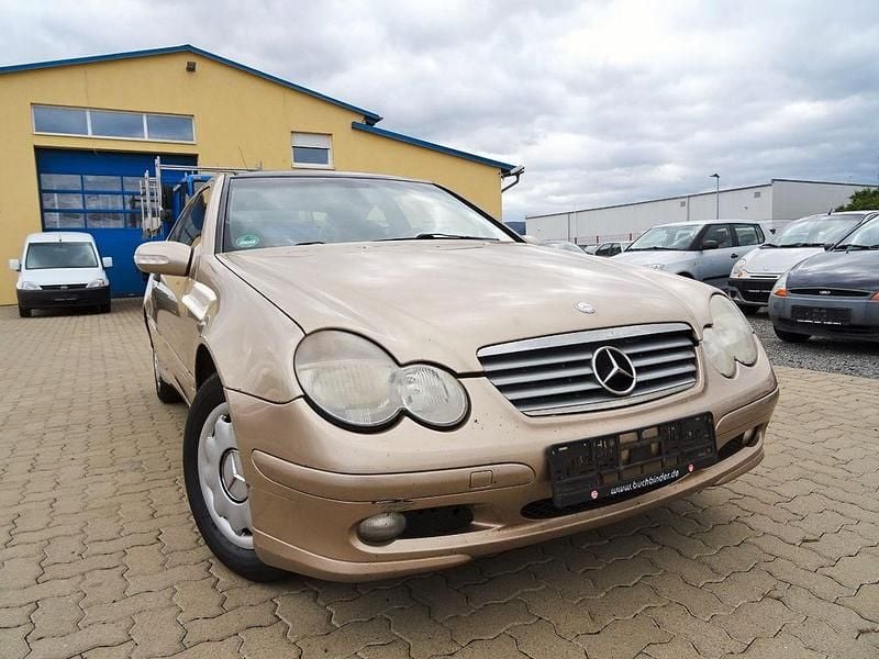 Gebraucht Mercedes C220 143 PS (105 kW) 2002 Beige Coupé