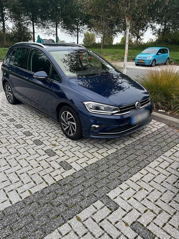 Blau Gebraucht 2018 VW Golf VII Limousine | 14.799 € (Guter Preis) - Bild 1/4