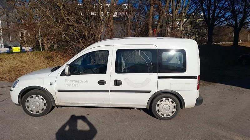 Gebraucht Opel Combo Life 94 PS (69 kW) 2008 Silber Kombi