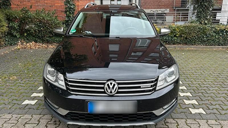Schwarz Gebraucht 2014 VW Passat Alltrack Kombi | 12.000 € (Etwas zu teuer) - Bild 1/4