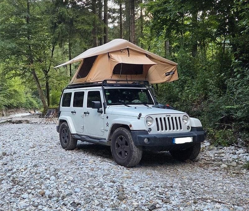 Weiß Gebraucht 2015 Jeep Wrangler Unlimited Sahara SUV | 34.000 € - Bild 1/4