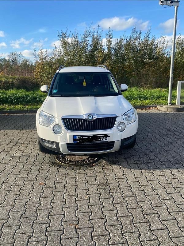 Weiß Gebraucht 2013 Skoda Yeti SUV | 4.799 € (Teuer) - Bild 1/4