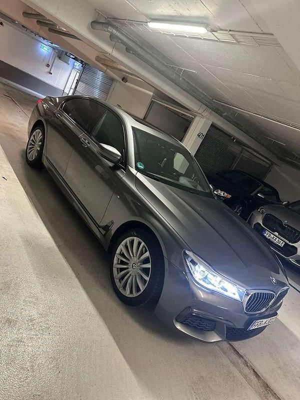Gebraucht BMW 730 265 PS (194 kW) 2017 Grau Limousine