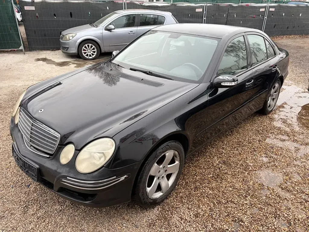 Gebraucht Mercedes E200 122 PS (89 kW) 2006 Schwarz Limousine