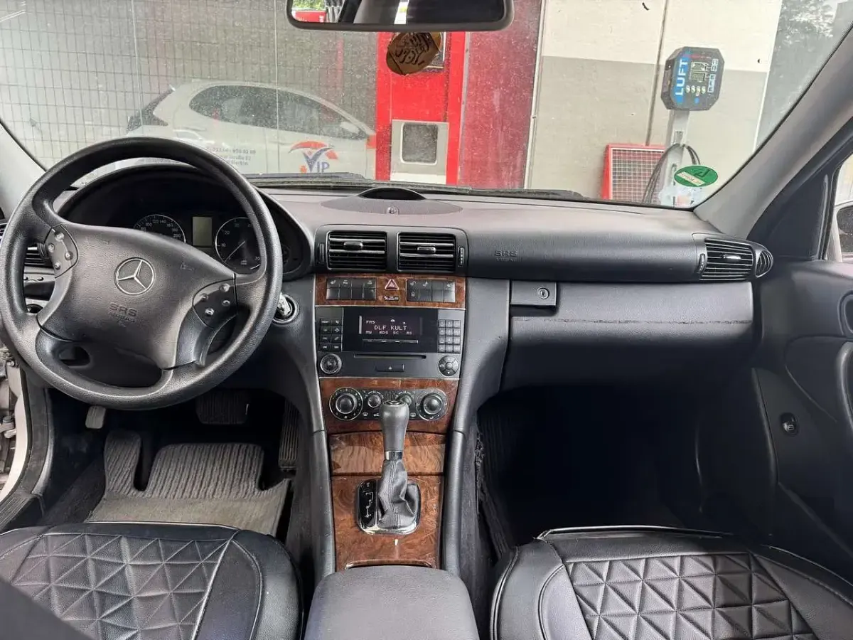 Gebraucht Mercedes C180 Elegance 144 PS (105 kW) 2006 Gold Limousine