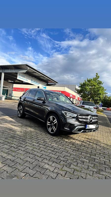 Grau Gebraucht 2020 Mercedes GLC220 SUV | 29.999 € (Superpreis) - Bild 1/4
