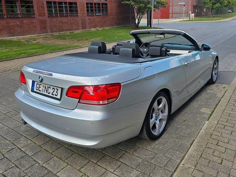 Gebraucht BMW 320 Cabriolet 170 PS (125 kW) 2009 Silber Cabrio