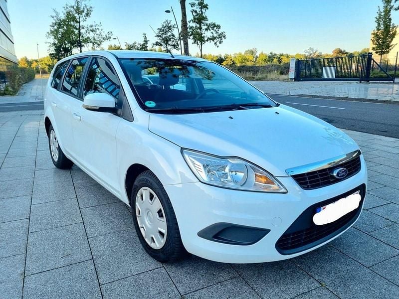 Weiß Gebraucht 2010 Ford Focus Kombi | 2.990 € (Superpreis) - Bild 1/4
