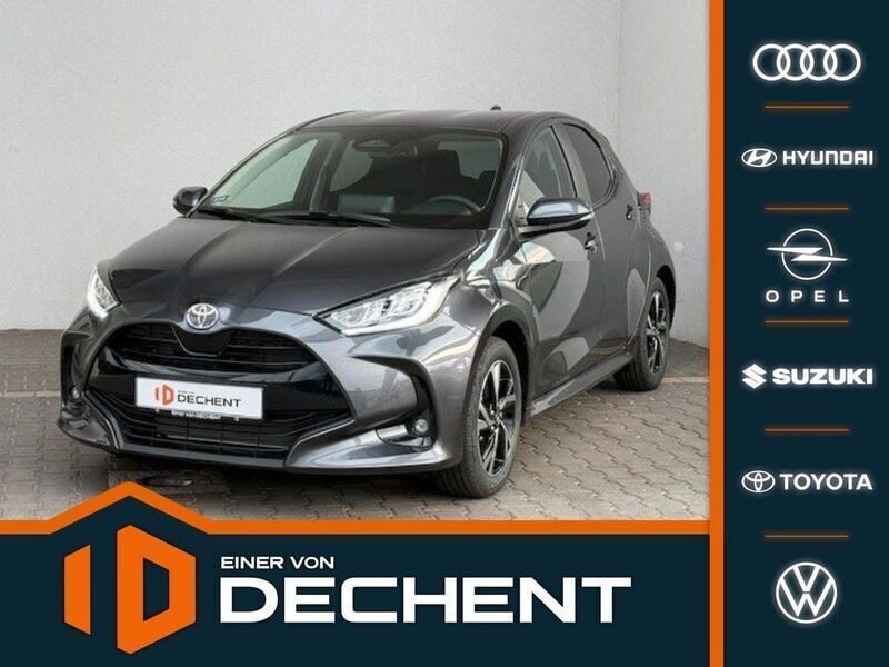 Grau Neu 2025 Toyota Yaris Hybrid Comfort Limousine | 25.870 € (Fairer Preis) - Bild 1/4