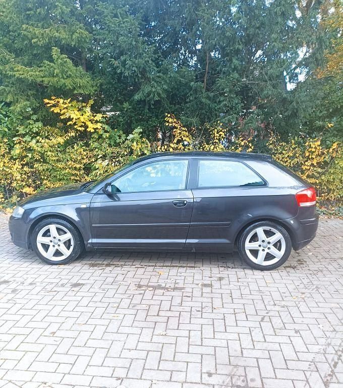 Schwarz Gebraucht 2003 Audi A3 S-Line Limousine | 2.500 € (Fairer Preis) - Bild 1/4