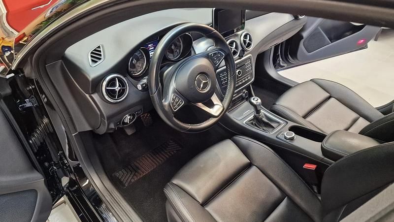 Gebraucht Mercedes CLA200 136 PS (100 kW) 2015 Schwarz Coupé