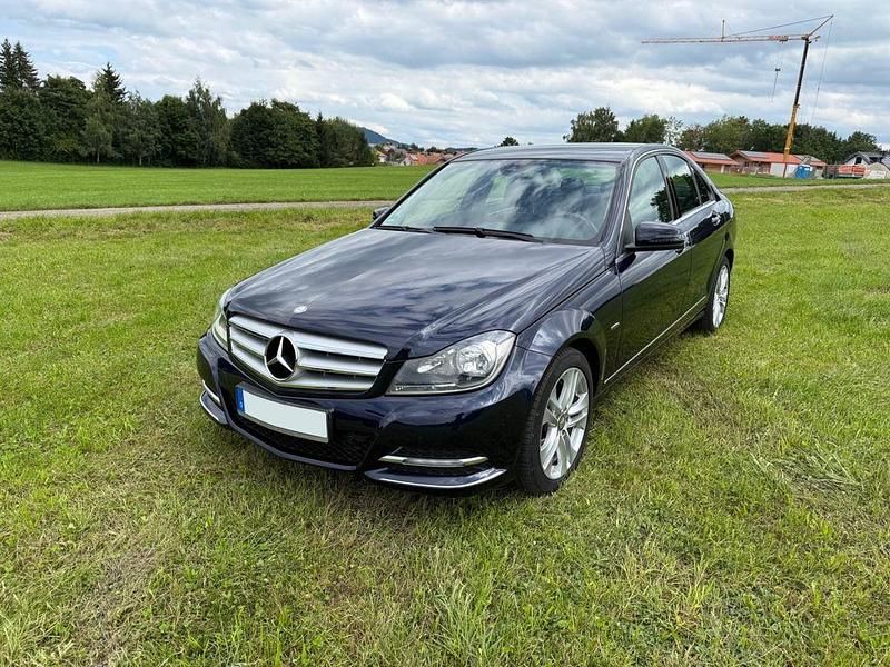 Blau Gebraucht 2012 Mercedes C220 Avantgarde Limousine | 13.800 € (Fairer Preis) - Bild 1/4