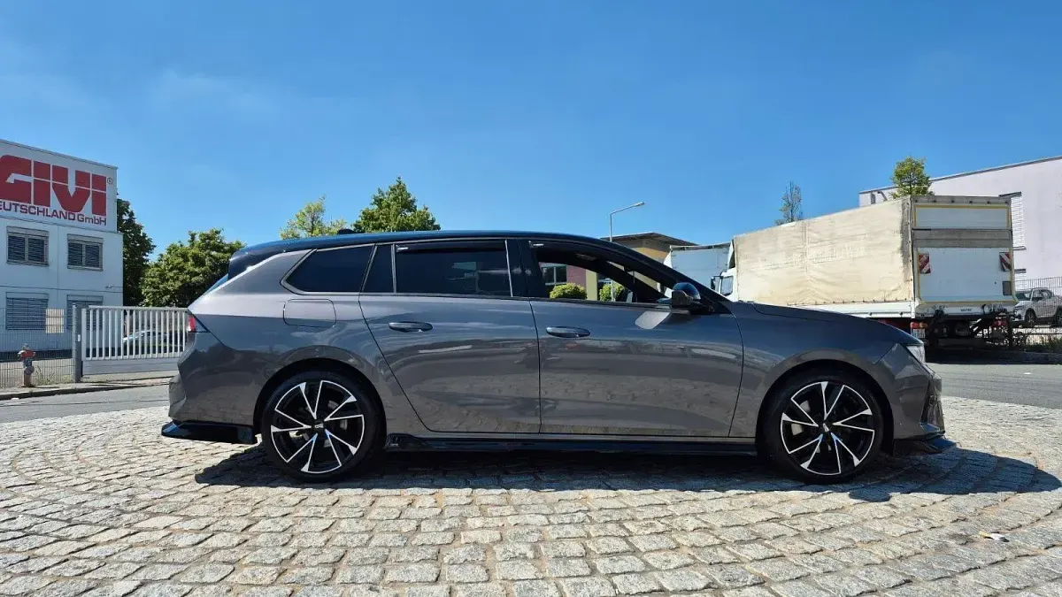 Gebraucht Opel Astra Ultimate 131 PS (96 kW) 2024 Grau Kleinwagen