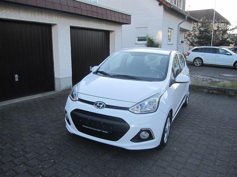 Gebraucht Hyundai i10 YES! 87 PS (63 kW) 2016 Weiß Kleinwagen