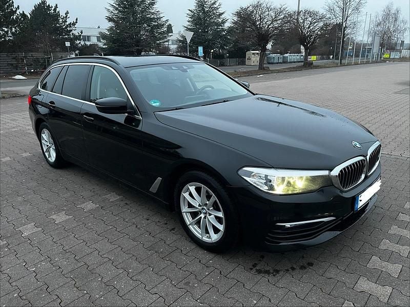 Schwarz Gebraucht 2020 BMW 520 Kombi | 18.600 € (Superpreis) - Bild 1/4