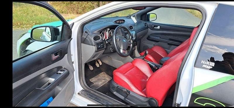 Gebraucht Ford Focus ST 226 PS (166 kW) 2009 Weiß Limousine