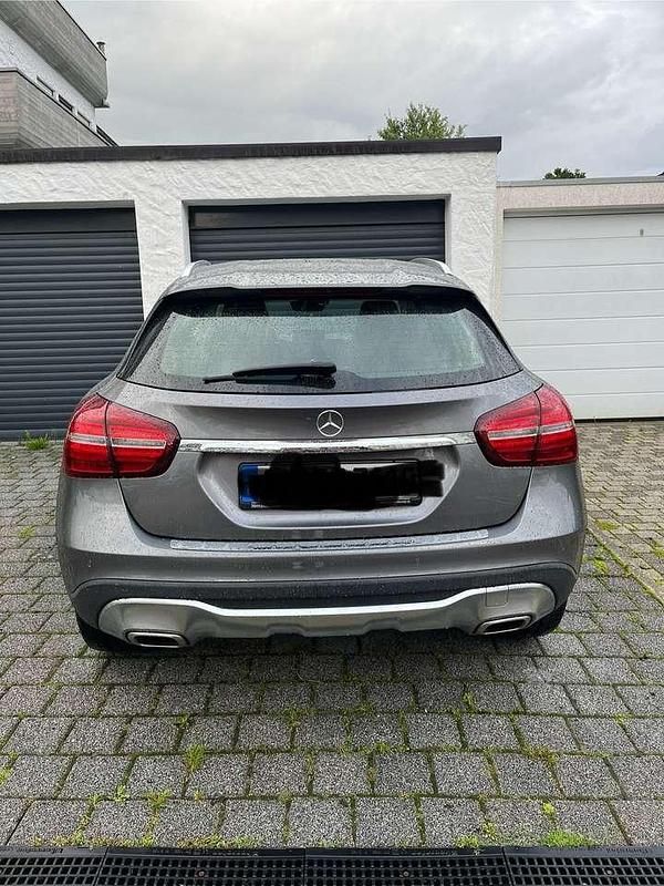 Gebraucht Mercedes GLA200 156 PS (114 kW) 2019 Grau SUV