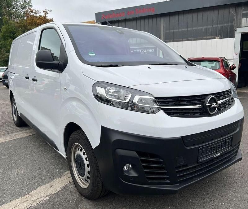 Weiß Gebraucht 2023 Opel Vivaro-e Combi Edition Van | 22.800 € - Bild 1/4