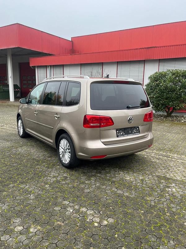 Gebraucht VW Touran 140 PS (102 kW) 2014 Braun Van / Kleinbus