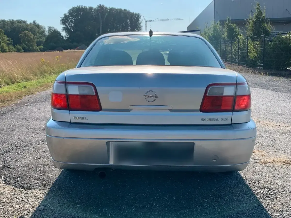 Gebraucht Opel Omega 142 PS (104 kW) 2001 Silber Limousine