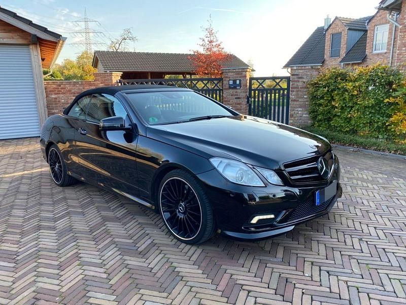 Gebraucht Mercedes E500 Avantgarde 387 PS (284 kW) 2011 Schwarz Cabrio