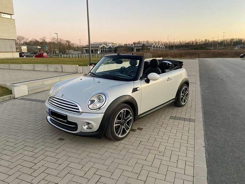 Silber Gebraucht 2010 Mini Cooper Cabriolet Cabrio | 12.900 € - Bild 1/4