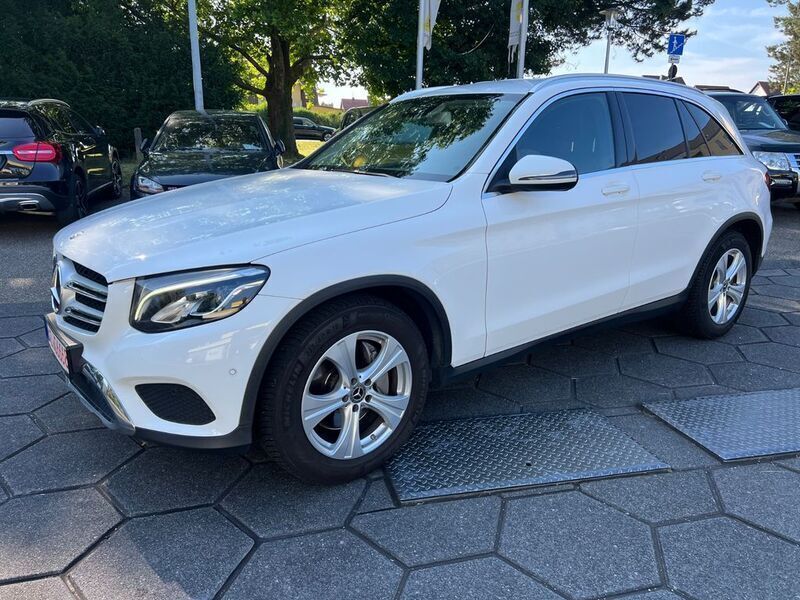 Weiß Gebraucht 2018 Mercedes GLC220 SUV | 23.650 € (Fairer Preis) - Bild 1/4