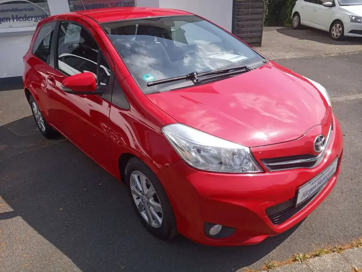 Gebraucht Toyota Yaris Cool 99 PS (72 kW) 2012 Super red 5 Kleinwagen