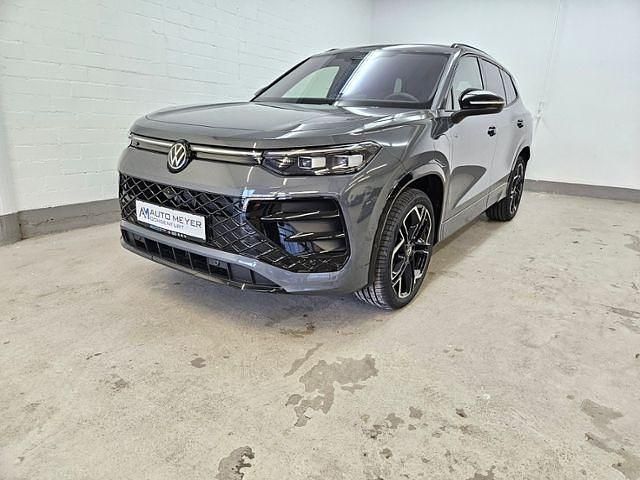 Delfingrau metallic Gebraucht 2025 VW Tayron Sound SUV | 59.670 € (Superpreis) - Bild 1/4