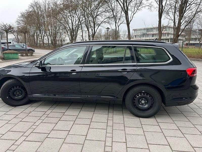 Gebraucht VW Passat Business 150 PS (110 kW) 2022 Schwarz Kombi