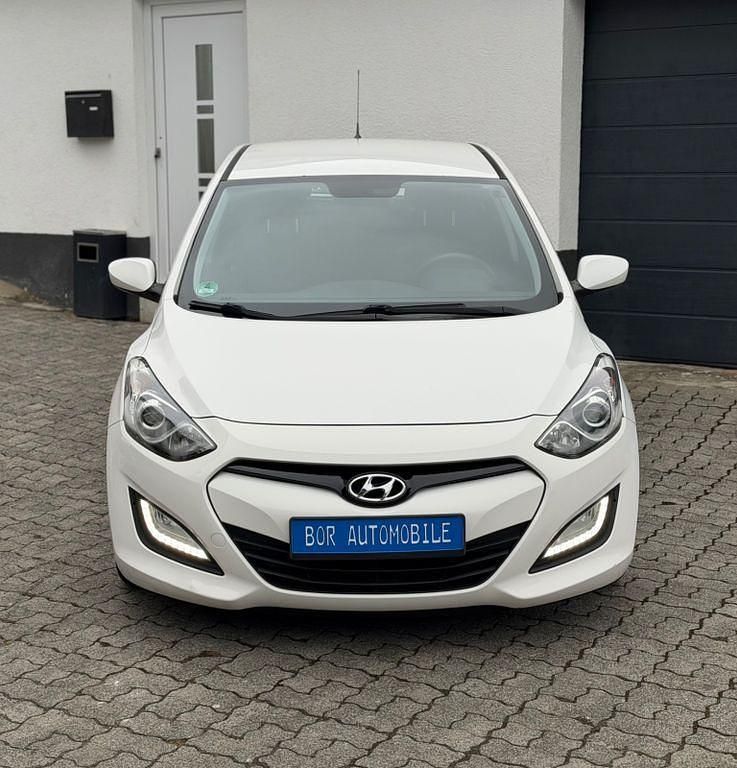 Gebraucht Hyundai i30 Classic 99 PS (72 kW) 2013 Weiß Limousine