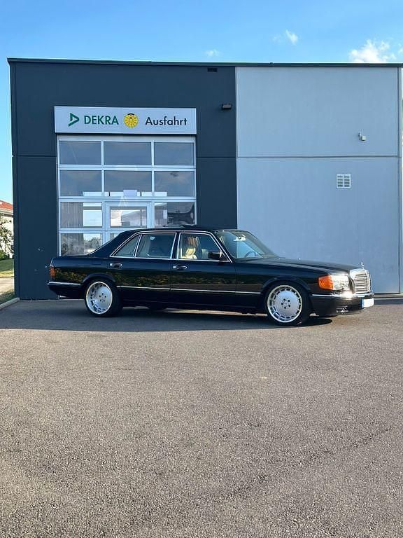 Gebraucht Mercedes 560 299 PS (219 kW) 1988 Schwarz Limousine