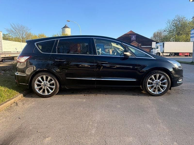 Gebraucht Ford S-MAX Premium 209 PS (153 kW) 2016 Schwarz Van / Kleinbus