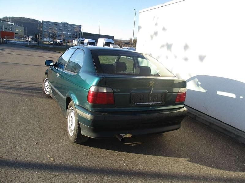 Gebraucht BMW 316 102 PS (75 kW) 1997 Grün Limousine