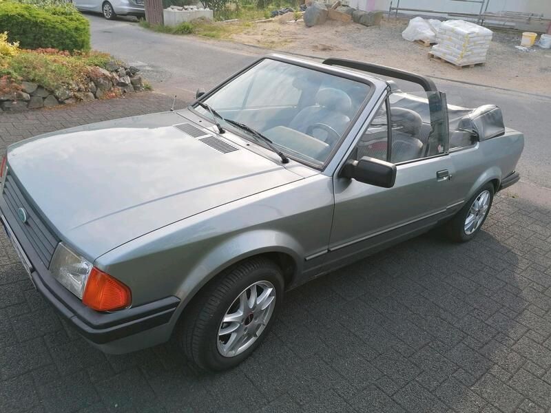 Grau Gebraucht 1985 Ford Escort Cabriolet Cabrio | 4.690 € - Bild 1/3