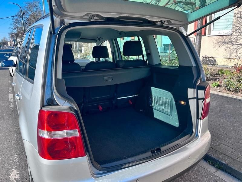 Gebraucht VW Touran 101 PS (74 kW) 2004 Silber Van / Kleinbus