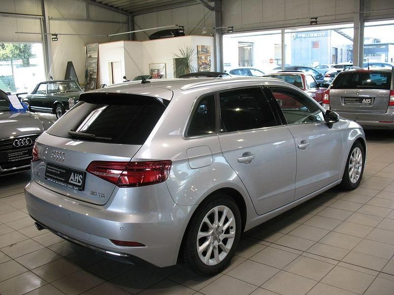 Gebraucht Audi A3 Design 116 PS (85 kW) 2019 Silber Limousine