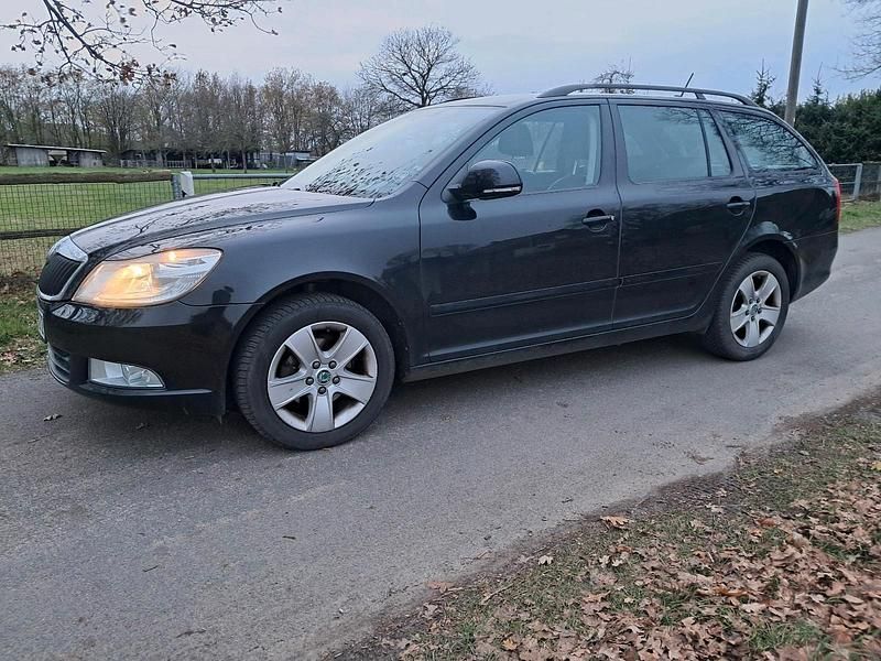 Schwarz Gebraucht 2013 Skoda Octavia Kombi | 4.000 € (Superpreis) - Bild 1/4