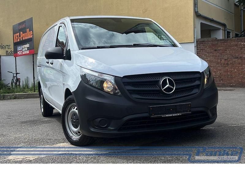 Arktikweiss Gebraucht 2019 Mercedes Vito Van / Kleinbus | 14.990 € (Guter Preis) - Bild 1/4
