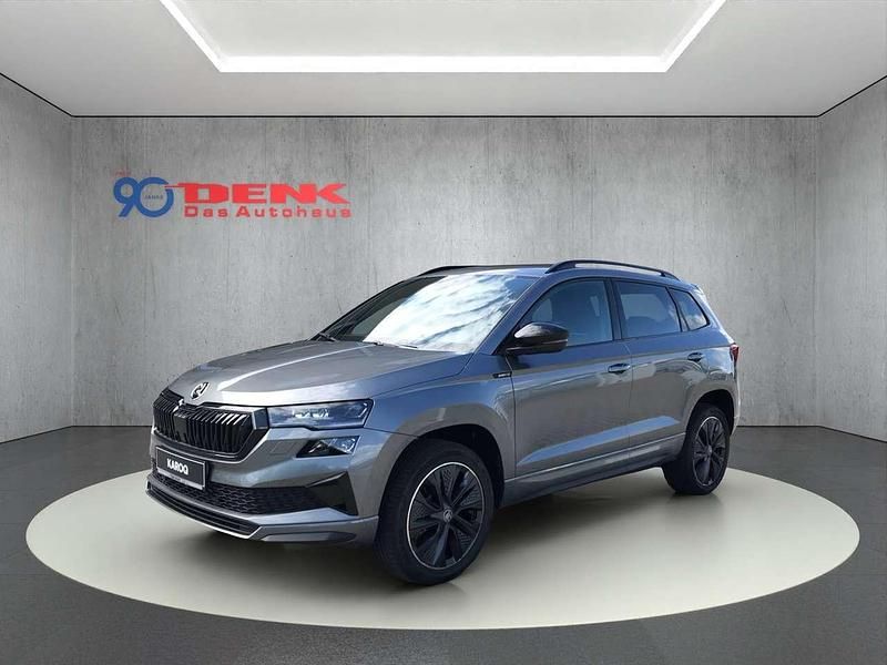 Graphit grau metallic Neu 2025 Skoda Karoq SportLine SUV | 35.290 € (Guter Preis) - Bild 1/4