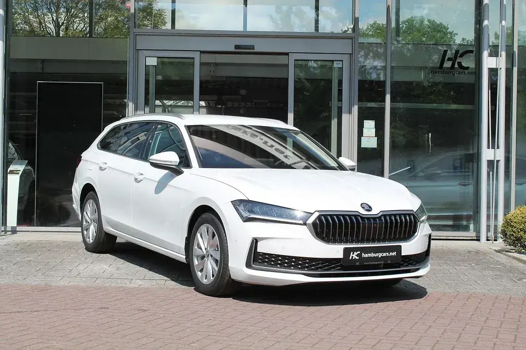 Gebraucht Skoda Superb Selection 204 PS (150 kW) 2025 Purity weiß (uni) Kombi