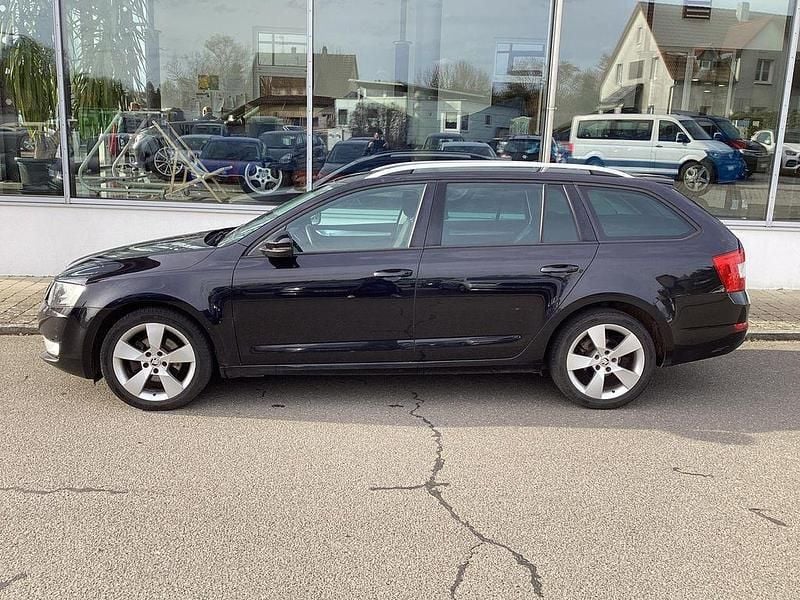 Gebraucht Skoda Octavia Elegance 150 PS (110 kW) 2015 Schwarzmagic perleffekt Kleinwagen