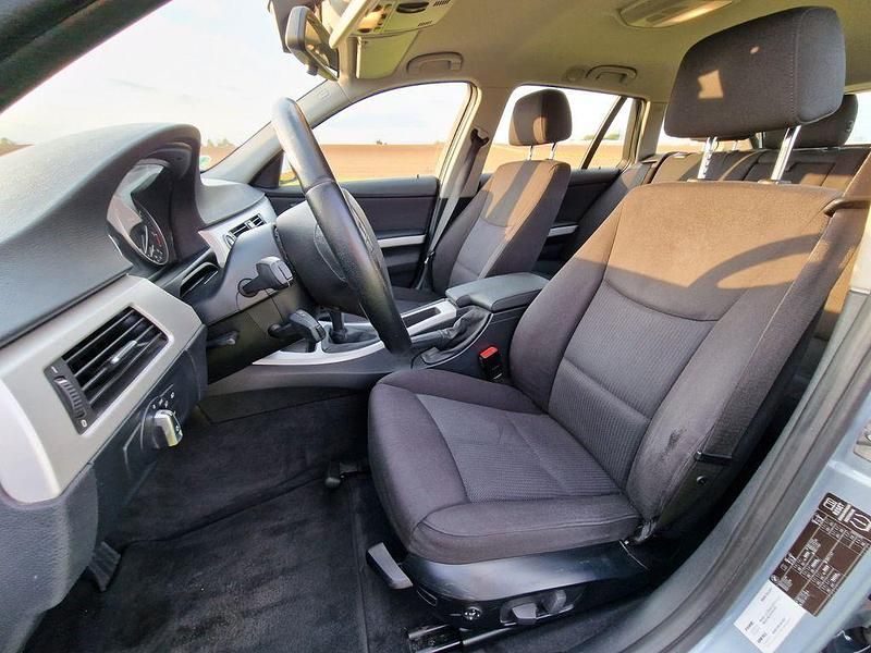 Second-hand BMW 318 143 CP (105 kW) 2011 Albastru Break