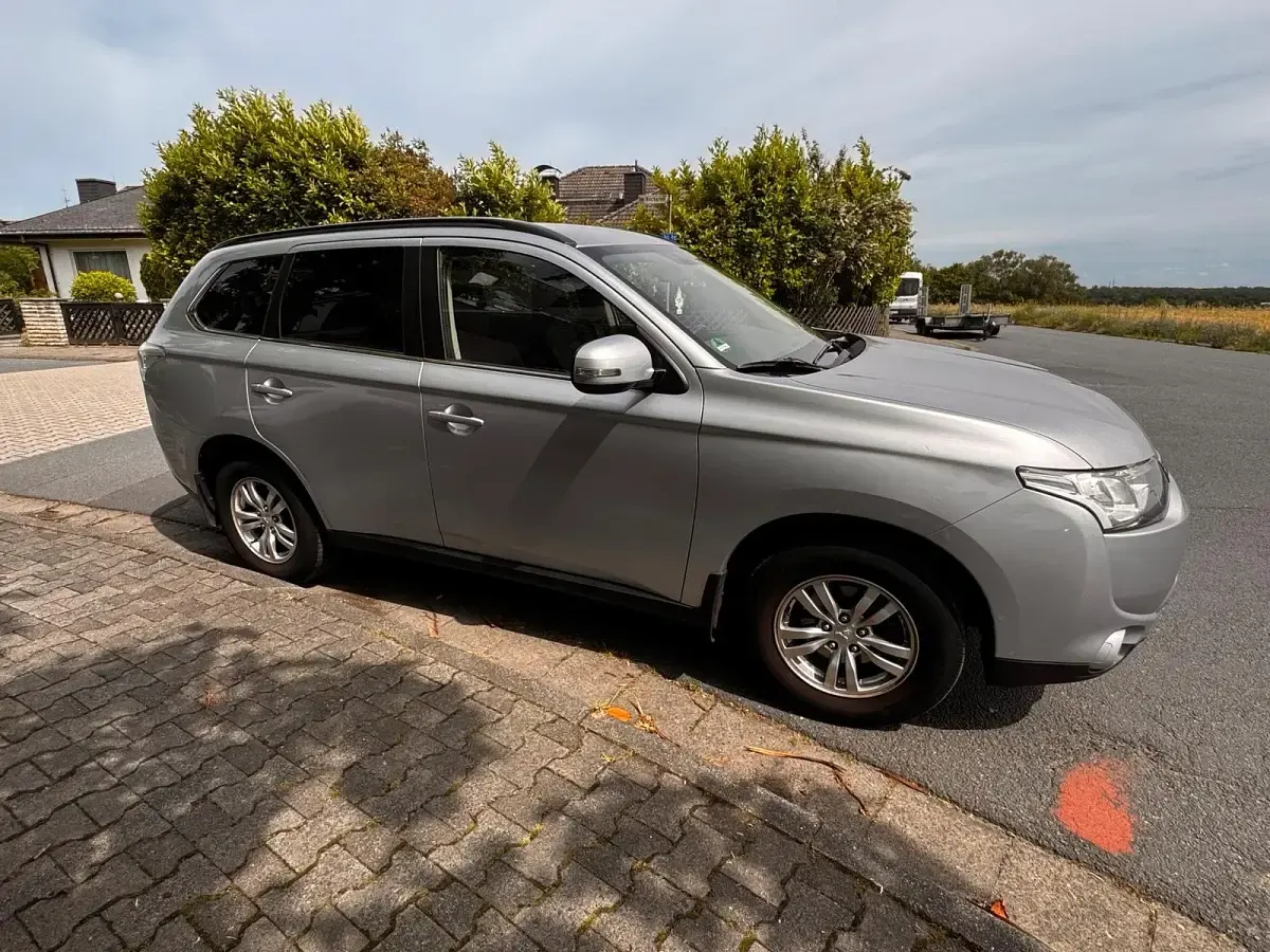 Gebraucht Mitsubishi Outlander Invite 150 PS (110 kW) 2014 Grau SUV